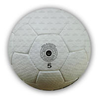 Ballon de football de qualité supérieure, en cuir, prix avantageux, design optimal, ballon de match en vente.