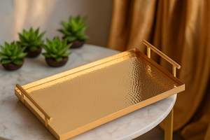 Bandeja de Metal Dorado Ecológica de Primera Calidad con Superficie Texturizada Martillada, Apta para Lavavajillas y Microondas, para Presentación de Comidas Elegantes - Product Image 4