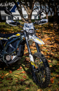 Bicicleta Eléctrica Sur Ron Ultra Bee de 6000 W, Potente Bicicleta Todoterreno Eléctrica de 6000 W con Suspensión Delantera y Trasera, Personalizable, Grado Industrial OEM - Product Image 5