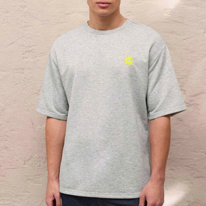 Camiseta de manga corta para hombre de algodón ecológico transpirable en relieve con logotipo personalizado suave en stock listo para usar - Product Image 3