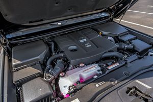 Lexus GX 550 Premium+ ปี 2024 สภาพดี ใช้งานน้อย 1,200 ไมล์ เครื่องยนต์เทอร์โบ V6 349 แรงม้า ระบบขับเคลื่อน 4 ล้อ ไม่ได้ดัดแปลง - Product Image 6