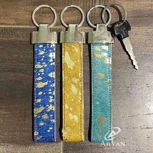 พวงกุญแจหนังขนโลหะแท้ใหม่สุดน่ารักสีรุ้งน่ารักพร้อมสายคล้องข้อมือสไตล์ตะวันตกสุดทันสมัย - Product Image 1