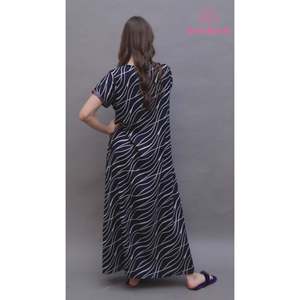 Chemise de nuit longue décontractée pour femme Alpine avec poche latérale, en tissu tissé doux et respirant, confortable pour le quotidien - Product Image 1