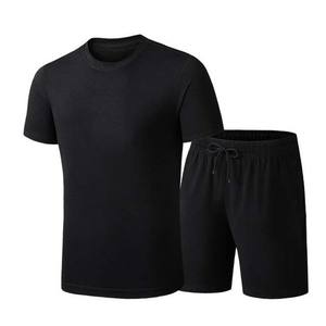 Conjunto de Verano para Hombre de 2 Piezas, MOQ Bajo, Ropa Masculina, Camiseta y Pantalones Cortos, Conjuntos Deportivos, Chándales de Algodón Transpirable, Estilo Urbano - Product Image 1