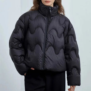 2025 Vestes bouffantes pour femmes de qualité supérieure avec logo personnalisé Vestes bouffantes décontractées à capuche hiver confortables col rembourré Vestes bouffantes pour femmes - Product Image 4