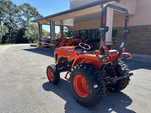รถแทรกเตอร์ Massey Ferguson 1E.256 สีส้ม ขับเคลื่อน 4 ล้อ เครื่องยนต์ดีเซล 40 แรงม้า พร้อมเกียร์ สำหรับใช้งานทางการเกษตร - Product Image 4