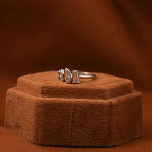 Bague en Or Massif 18 carats avec Quatre Diamants Multiformes, Certifiée IGI, Tailles Marquise, Radiant, Taper, Baguette, Poire, Diamants de Laboratoire – Cadeau d'Anniversaire - Product Image 3