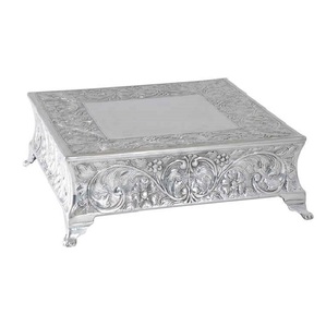 2023 support de gâteau carré de haute qualité conception gravée nouveau présentoir de gâteau en fer élégant présentoir de table antidérapant - Product Image 6