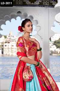 Style moderne tissage lourd Zari travail avec dentelle Lehenga Choli mariage indien et Festival porter des collections de vêtements traditionnels - Product Image 2