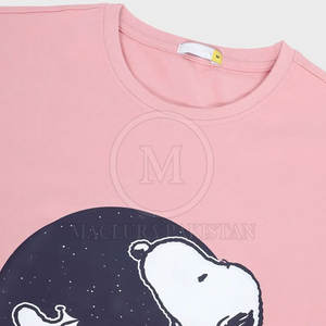 Camiseta estampada de algodón 100% transpirable para hombre de estilo callejero moderno con tela de lona de cuello redondo de diseño único - Product Image 3