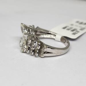 Anillo de diamantes de mariposa de oro blanco de 14K con certificación IGI, tachonado con diamantes de forma elegante cultivados en laboratorio - Product Image 2
