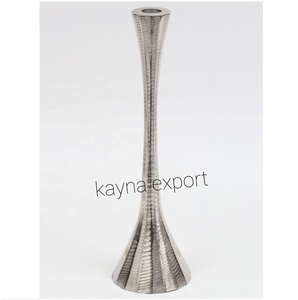 Candelabros de Metal Fundido Artesanal Más Vendidos, Acabado Plateado, Diseño Grabado, Portavelas con Dos Soportes para Decoración del Hogar - Product Image 4