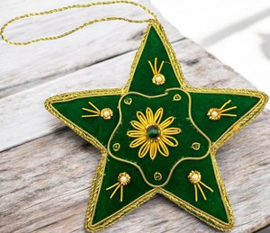 Decoración Colgante en Forma de Estrella con Adornos Zari |   Adornos Colgantes Hechos a Mano con Hilo Metálico y Cuentas para Decoración de Bodas y Fiestas - Product Image 1