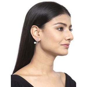 Pendientes CLARA de Plata de Ley 925 con Perla Ichika, Baño de Rodio y Circonita Suiza, Diseño con Cierre de Rosca, Regalo para Mujeres y Niñas - Product Image 4