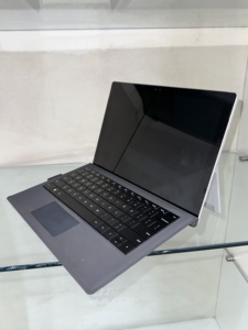 6th Gen bề mặt <span class=keywords><strong>Pro</strong></span> <span class=keywords><strong>4</strong></span> <span class=keywords><strong>Core</strong></span> <span class=keywords><strong>i5</strong></span> kinh doanh máy tính xách tay với 8GB RAM và 256GB SSD lưu trữ. - Product Image 4