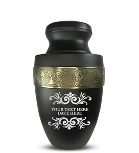 Urne funéraire personnalisée pour cendres d'adultes, hommes et femmes, en aluminium, avec nom, date et design, noire avec bordure argentée, taille personnalisée - Product Image 1