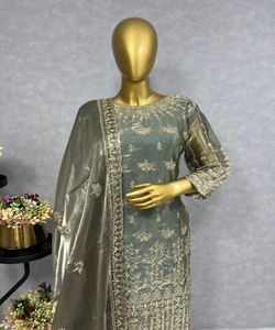 Exquisito Sari de seda bordado para fiesta con intrincado trabajo de Zardozi y bordes de cuentas y blusa de contraste para la felicidad nupcial - Product Image 5