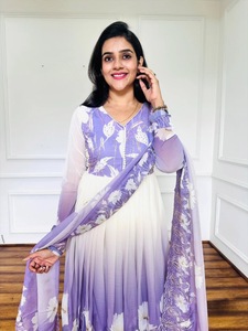 Conjunto Anarkali con Estampado Floral Digital Lila para Mujer de Unity Luxure con Dupatta - Product Image 3