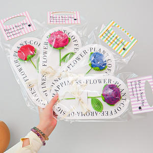 Cartes de vœux artisanales en gros à bas prix, fleurs au crochet, cadeaux pour la Saint-Valentin, fleurs artificielles tricotées - Product Image 3