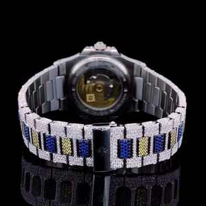 นาฬิกาสไตล์ฮิปฮอป ธุรกิจ โบราณ แนวสปอร์ต แฟชั่น  สแตนเลสสตีลสั่งทำพิเศษ  ระบบควอตซ์อนาล็อก Miyota ขนาด 42 มม. สีแดง น้ำเงิน ขาว  แบบ Iced - Product Image 4