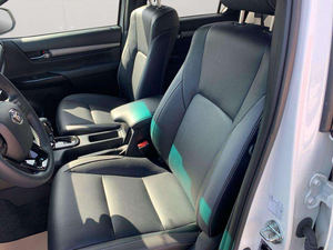 TO-YOTA HILUX 4.0 DOUBLE CAB INVINCIBLE 2.8AUT 4WD V6 SUV D-4D 4X4 Double Cabine AUTOMATIQUE TRANSMISSION - OCCASION 2021 - Product Image 3