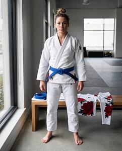 ชุดยิวยิตสู White Peony BJJ Gi และ No Gi แบบสั่งทำพิเศษ พร้อมเสื้อรัดกล้ามเนื้อและกางเกงป้องกันการเสียดสีแบบ Sublimated ขายส่ง - Product Image 2