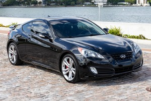 Hyundai Genesis Coupé 3.8 Track d'occasion propre, modèle 2011 - Product Image 3