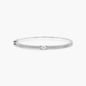 Bracelet tennis tendance avec diamants sertis clos, bijou élégant pour toutes les occasions - Product Image 1