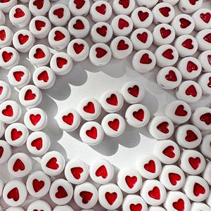 ลูกปัดไม้รูปหัวใจสีขาวแดงเป็นรูปร่างขนาดผลิตด้วยมือสินค้าอินเดีย - Product Image 1