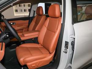 รถยนต์พลังงานไฟฟ้ามือสอง Leap-mo-tor C10 RWD ปี 2024 ระยะทางวิ่ง 201-300 กม. มอเตอร์ 120 กิโลวัตต์ แบตเตอรี่ 50-70 กิโลวัตต์ชั่วโมง - Product Image 6