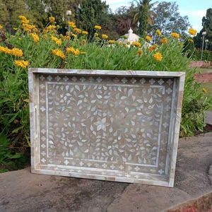 Plateau de service en nacre de qualité supérieure pour servir des collations, des boissons et des desserts, disponible à un prix abordable par G:E - Product Image 1