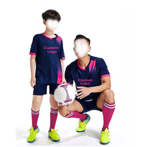 Vente en gros de vêtements de football pour hommes avec logo personnalisé Conception d'ensembles de découpe automatisée OEM - Product Image 6