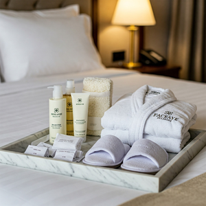 Plateaux d'articles de toilette d'hôtel de luxe en marbre blanc écologiques faits à la main, gravés sur mesure, décoration de salle de bain de spa et de resort, base antidérapante, 5 étoiles - Product Image 3