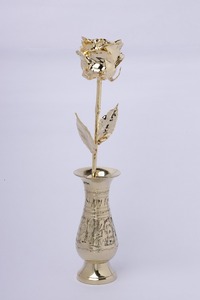 Juego de jarrones de flores artificiales en tono dorado Diseño de resina y metal duradero para decoraciones de Halloween en hoteles y oficinas - Product Image 2