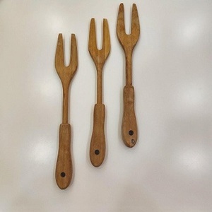 Juego de cuchara y tenedor de herramientas para servir ensaladas de madera con mango elegante | Vajilla elegante para cocinas y catering de F S International - Product Image 2