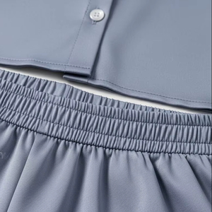 Conjunto de Dos Piezas de Shorts de Satén para Verano, Tela de Satén Ligera y Transpirable, Ropa Casual para Vacaciones al Aire Libre, Estilo de Atuendo de Moda - Product Image 3