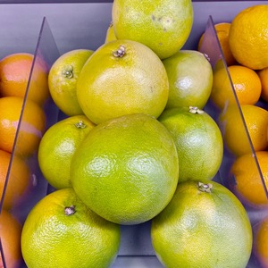 Pamplemousses frais mûrs au soleil pamplemousses frais offrant une texture juteuse de qualité supérieure et une douceur naturelle acidulée et vibrante - Product Image 4