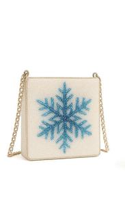 Pochette perlée flocon de neige de Noël sac à main de soirée perlé bleu et blanc fait à la main pour les fêtes de vacances et les événements d'hiver - Product Image 2