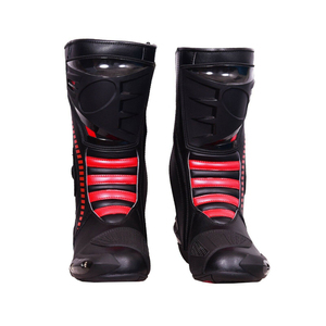 Bottes de moto en cuir rouge et noir de haute qualité pour hommes avec finition haut de gamme, semelle durable, protection et confort de conduite - Product Image 3