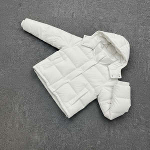 Vestes matelassées chaudes d'hiver pour femmes de haute qualité Remplissage en coton matelassé à capuche Fermeture éclair respirante Vestes à bulles pour femmes - Product Image 5