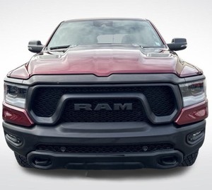 Rouge utilisé 2024 RAM 1500 Rebel Crew Cab 4WD avec sièges en cuir Power Package Système de navigation Commodité Package Road Package - Product Image 1