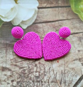 Pendientes de Corazón Vibrantes en Rosa Intenso, Joyería de Moda con Cuentas de Semillas de Color Fucsia, Proveedor Mayorista de Accesorios de Moda - Product Image 1