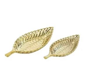 Juego de bandejas de servicio de metal de diseño elegante de dos bandejas de servicio decorativas de alta calidad para el hogar, la boda y el restaurante - Product Image 1