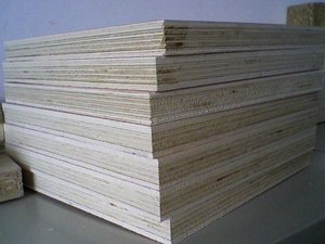 Contrachapado de abedul WBP 4x8 E2 con chapa de pino para muebles y encofrados en venta - Product Image 2