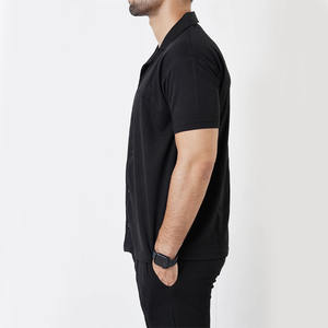 Ensemble décontracté deux pièces noir élégant : chemise à col cubain et pantalon de jogging droit assorti – Survêtement homme de qualité supérieure - Product Image 3