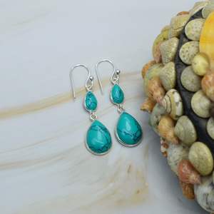 925ต่างหูเงินสเตอร์ลิงคลาสสิกอัญมณีสีเทอร์ควอยซ์ตัดลูกแพร์สำหรับงานหมั้นหรืองานครบรอบ - Product Image 1