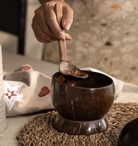 Bol en Coque de Noix de Coco Fait Main Durable et Écologique, Style Chinois Moderne avec Glaçure Craquelée, Idéal pour Servir et Déguster - Product Image 5