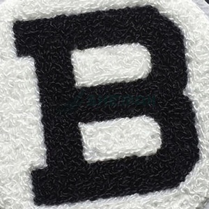 Parches bordados de chenilla hechos a medida, tela de fieltro en forma de corazón, servicio OEM de alta calidad para sombreros y ropa - Product Image 3