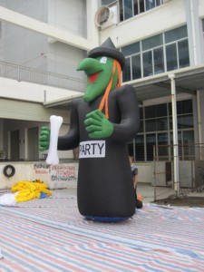 Bruja Inflable para Publicidad, Ventas o Eventos Festivos - Product Image 1