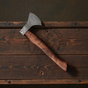 Hache à fendre en acier Damas faite à la main, très vendue, de haute qualité, forgée, avec manche en bois de rose et fourreau en cuir - Product Image 5